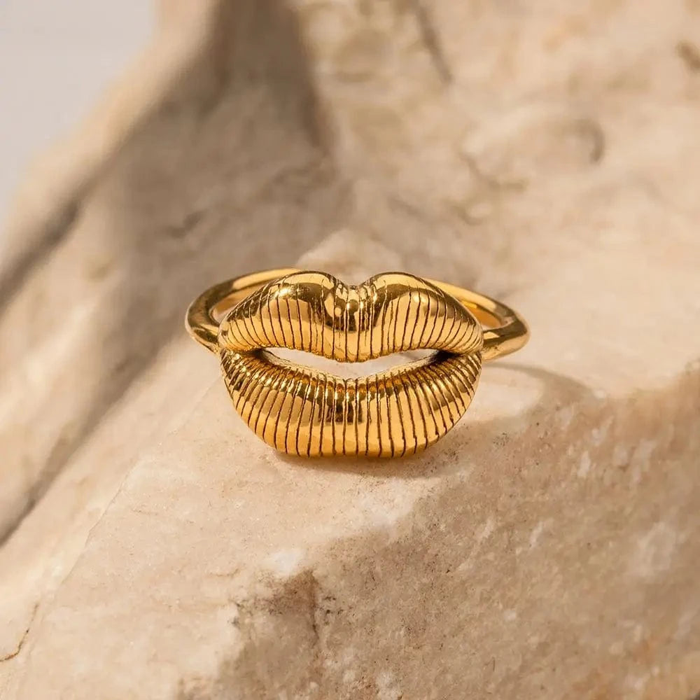 R1859 Chunky Jewelry 18K Gold Plated Lip Design Finger Rings Gift Stainless Steel Texture Lip Open Ring for Girls