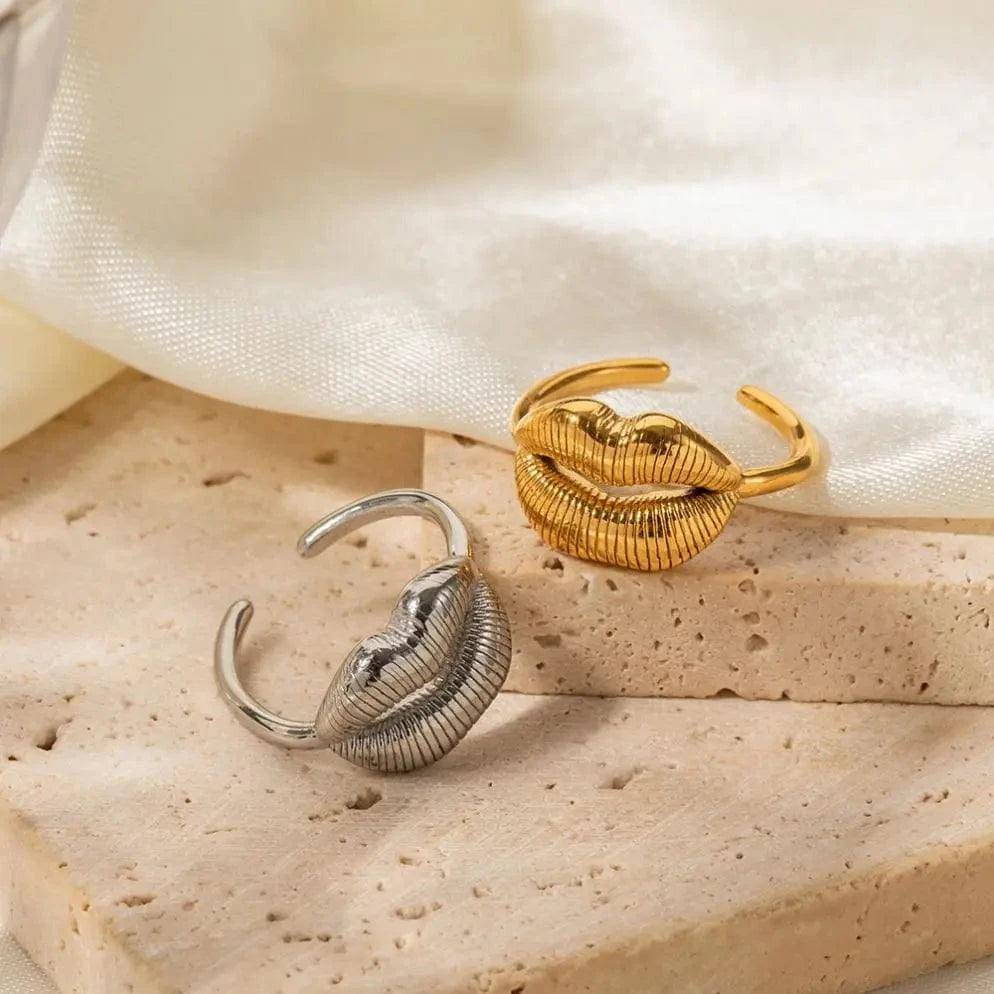 R1859 Chunky Jewelry 18K Gold Plated Lip Design Finger Rings Gift Stainless Steel Texture Lip Open Ring for Girls