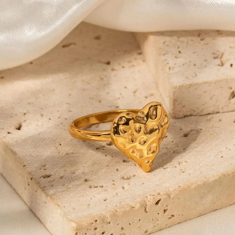 R1943 Stainless Steel 18K Gold Plated Jewelry Gift Waterproof Hammered Texture Heart Rings for Girls