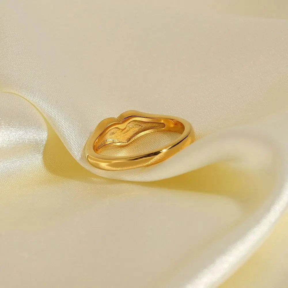 R2139 Romantic Heart ring 18K IP Gold Plated Stainless Steel Wedding Bands Heart Engagement Rings