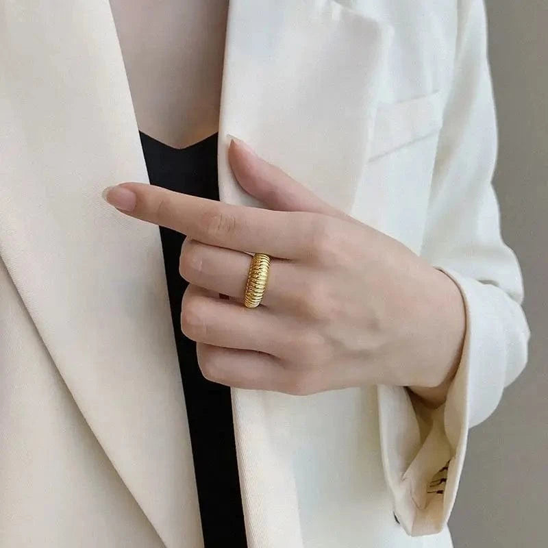 R2144 Waterproof 18K Gold IP Plating Croissant Finger Rings Stainless Steel Striped Chunky Ring for Women
