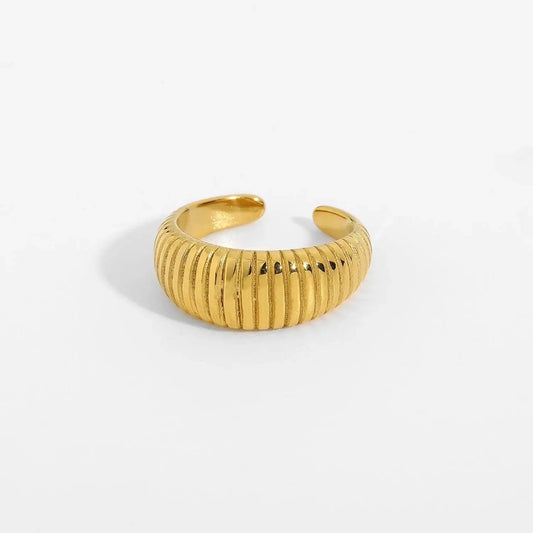 R2144 Waterproof 18K Gold IP Plating Croissant Finger Rings Stainless Steel Striped Chunky Ring for Women