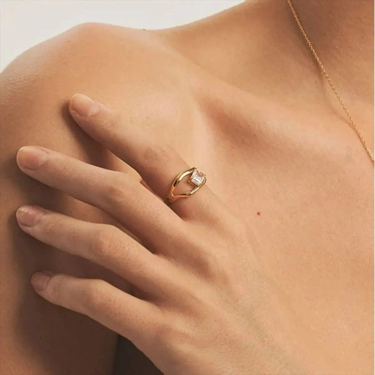 R2420 Double-Layer Hollow Ring 18k Stainless Steel White Rectangular Zircon Stone Rings