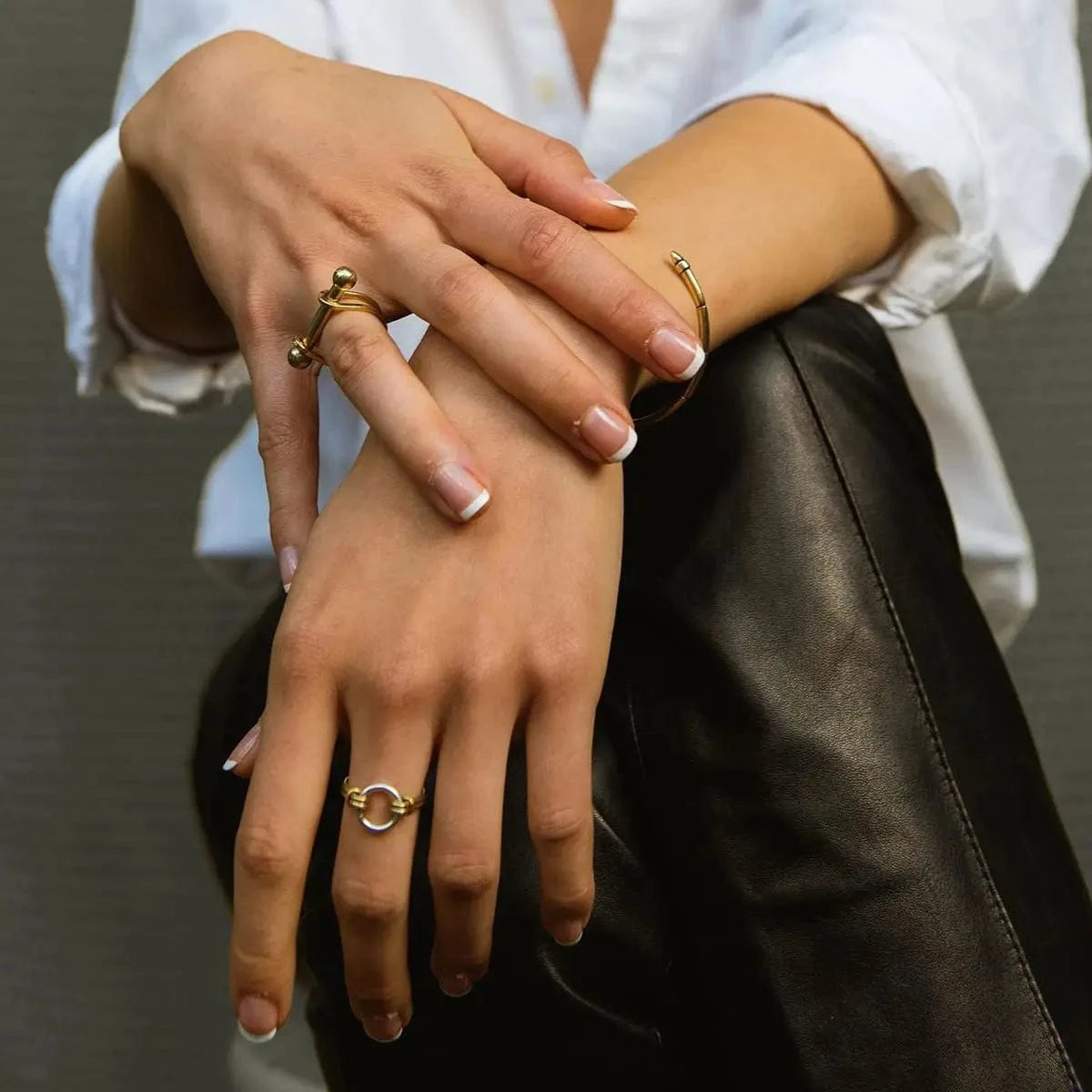 R2421 Dainty Fashion Jewelry Horseshoe Pearl Ring 18k Gold Stainless Steel Plastic Pearl Design Rings