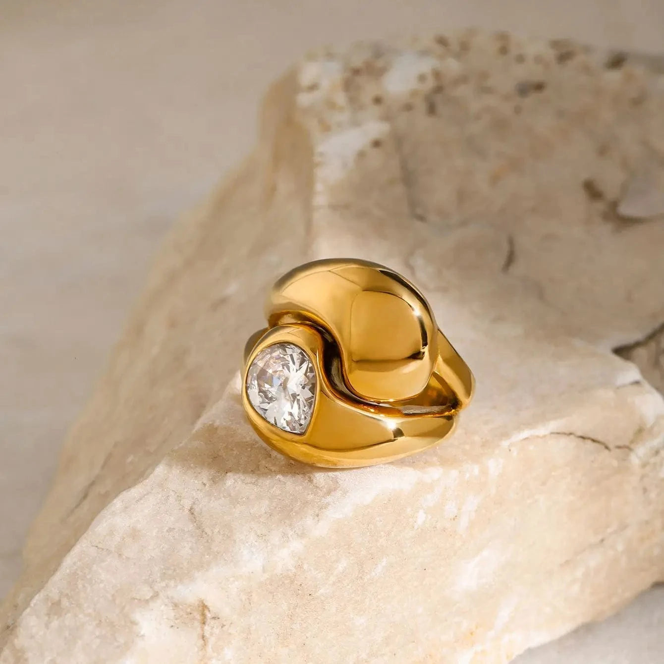 R2557 Luxury Dainty Stainless Steel 18K Gold Rings Chunky Polished Interlaced Water Drop Zirconia Rings