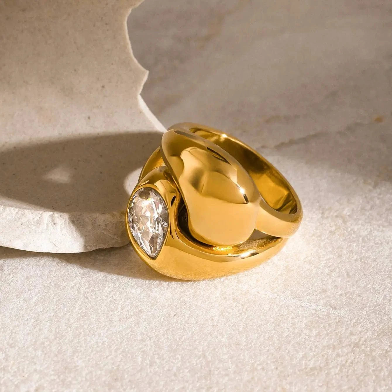 R2557 Luxury Dainty Stainless Steel 18K Gold Rings Chunky Polished Interlaced Water Drop Zirconia Rings