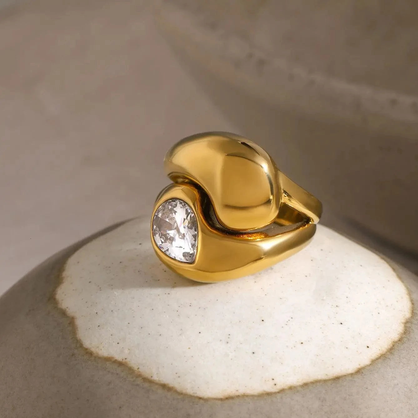 R2557 Luxury Dainty Stainless Steel 18K Gold Rings Chunky Polished Interlaced Water Drop Zirconia Rings