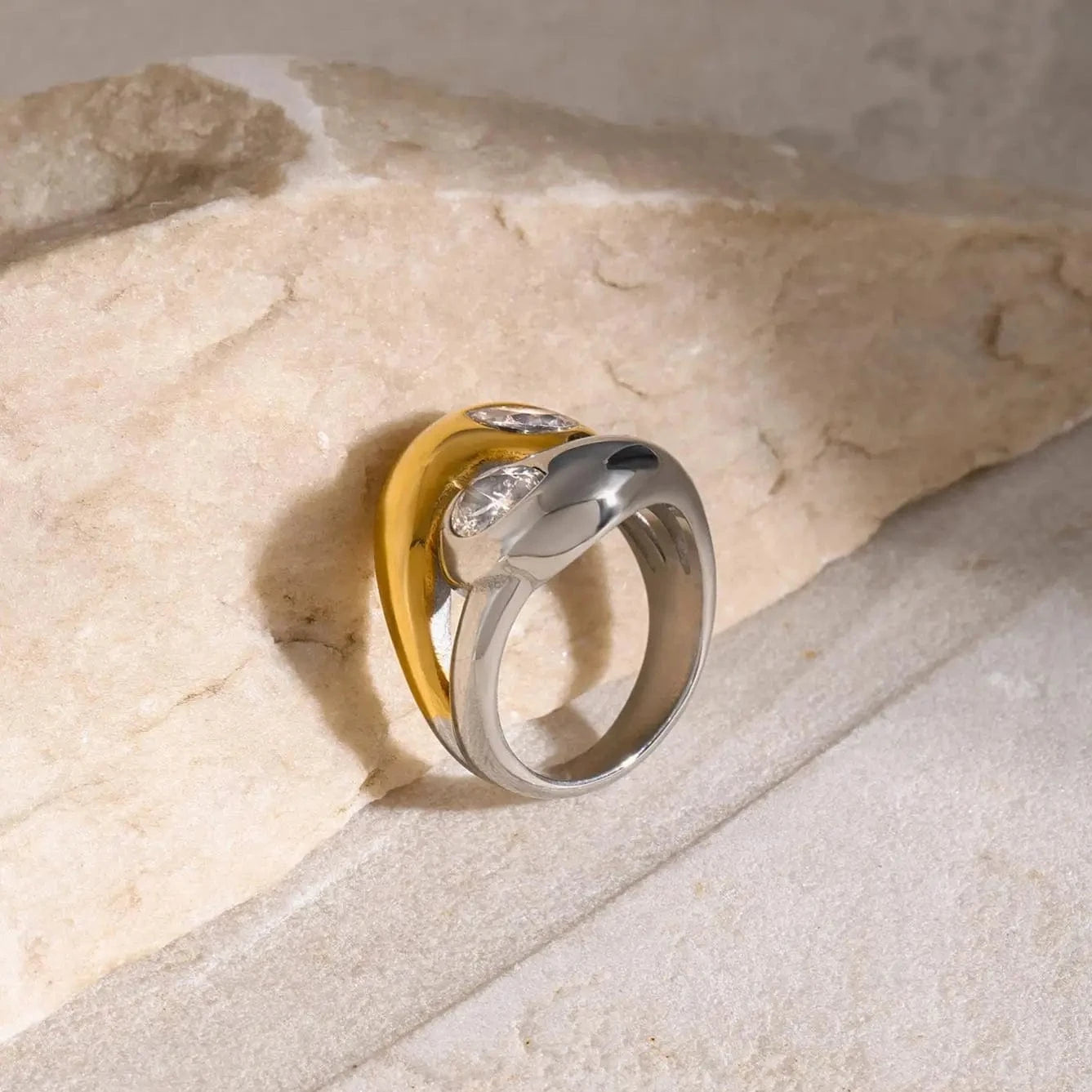 R2558 Luxury Chunky Stainless Steel 18K Gold Rings Polished Interlaced Two Tone Water Drop Zirconia Rings