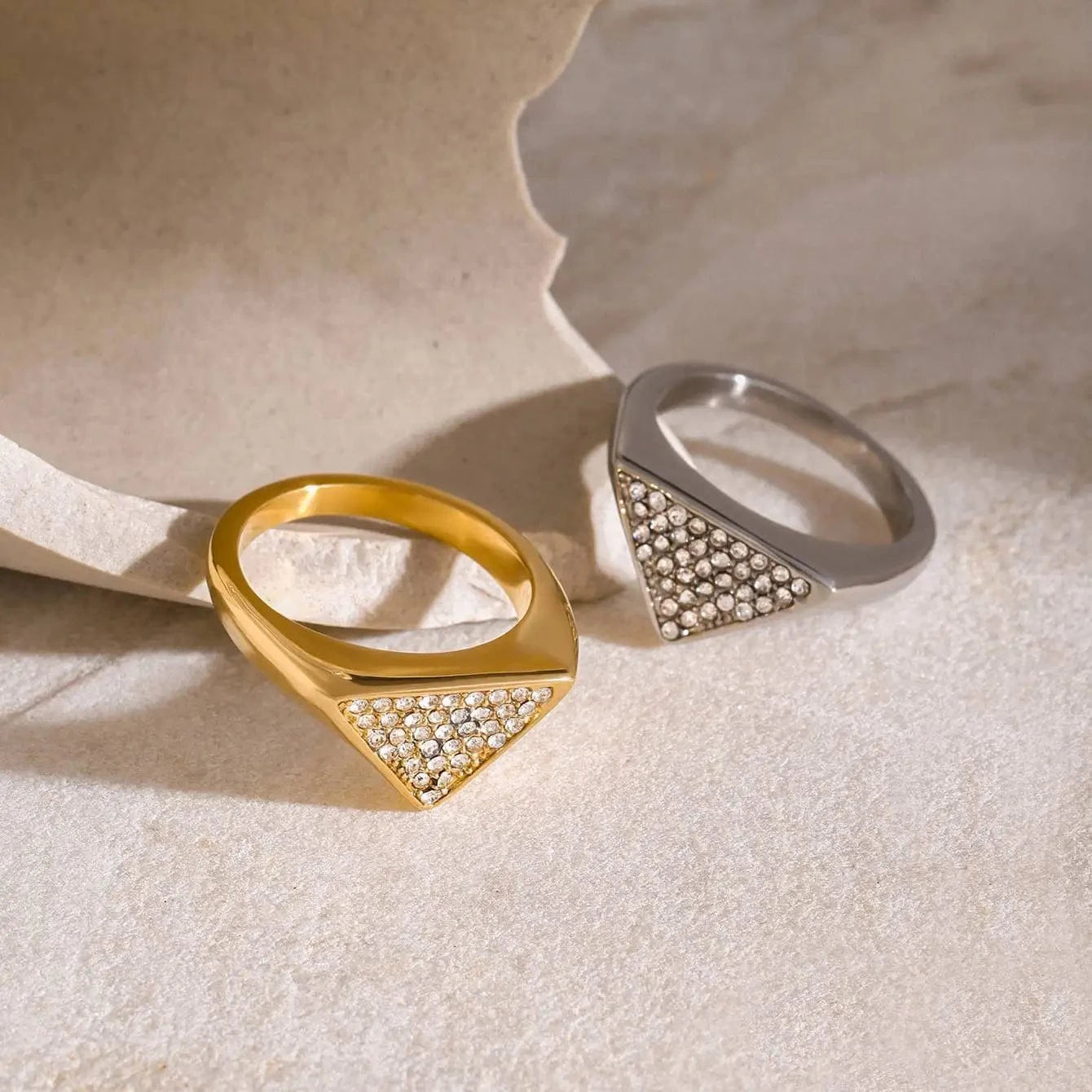 R2563 Simple Design Stainless Steel Hip Hop Rings Women 18K Gold Triangle Rings With Rhinestones