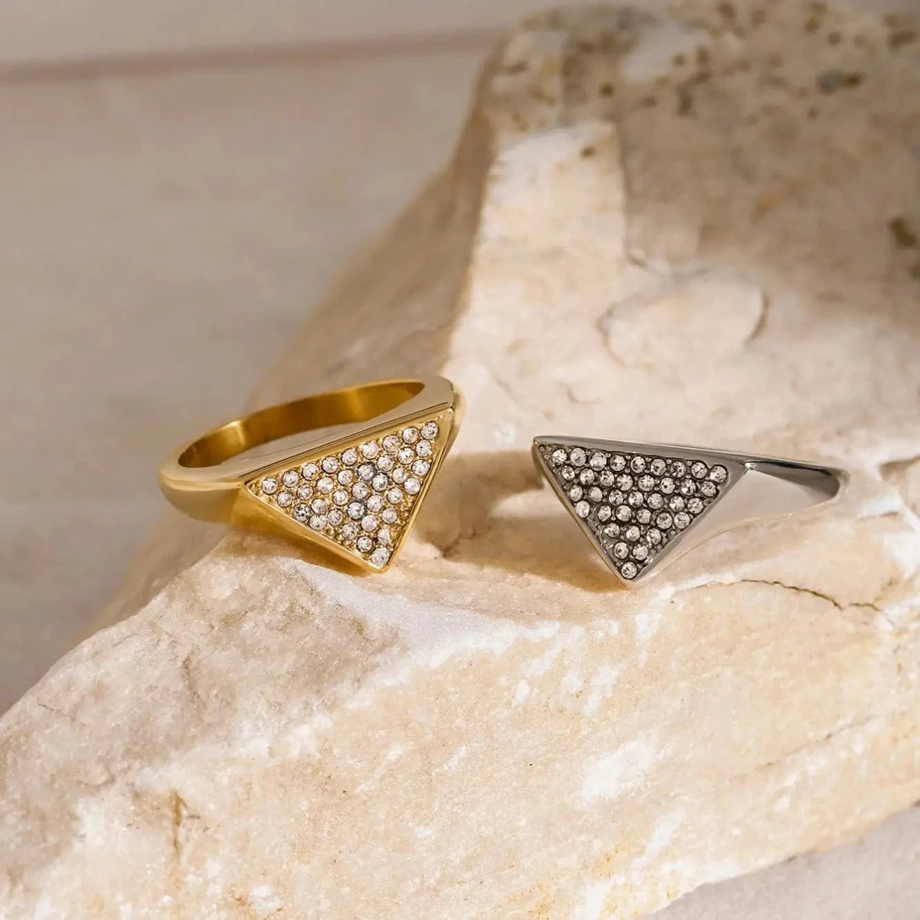R2563 Simple Design Stainless Steel Hip Hop Rings Women 18K Gold Triangle Rings With Rhinestones