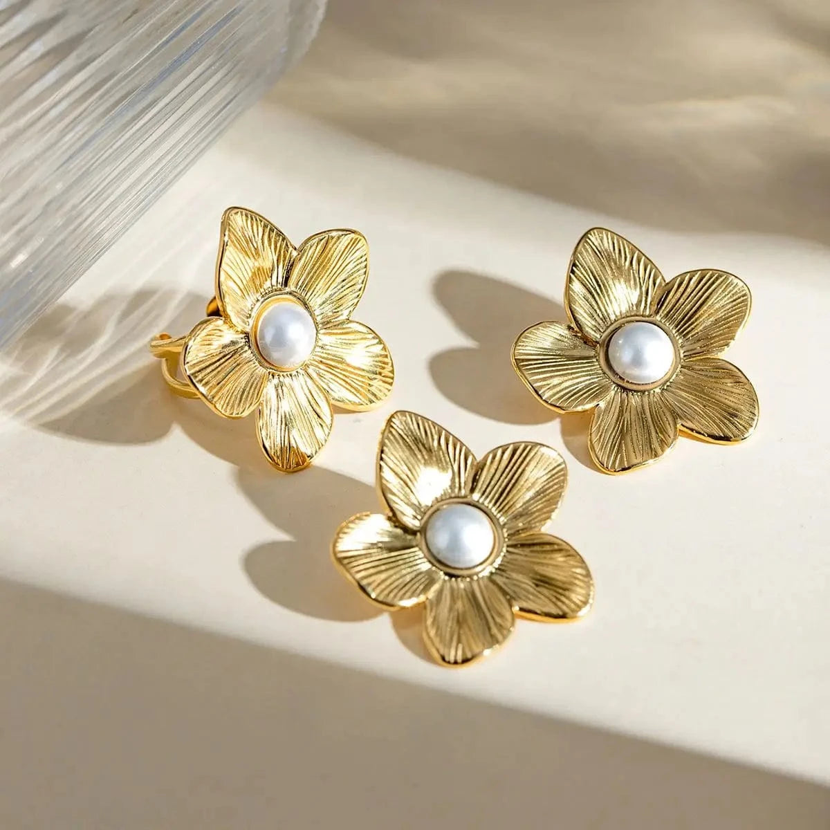 R2613 18K Gold Plated Stainless Steel Butterfly Flower Adhered White Glass Pearl Open Ring