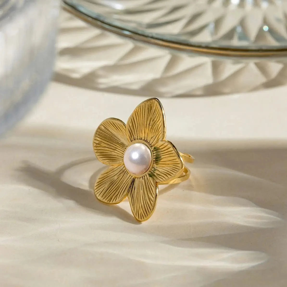 R2613 18K Gold Plated Stainless Steel Butterfly Flower Adhered White Glass Pearl Open Ring