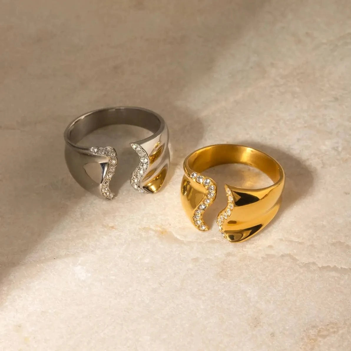 R2667 Fashion 18K PVD Gold Stainless Steel Chunky Waterproof Wave Shape Smooth Cubic Zircon Stone Ring