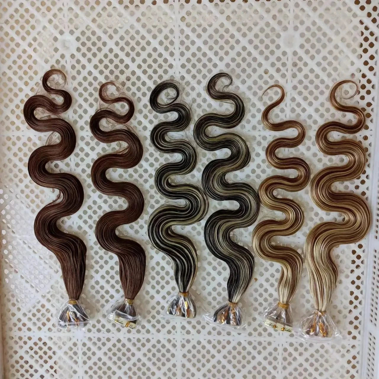 Raw Hair Wholesale Russian Virgin Human Hair 613 Blonde Thick End 3A 4B Curly Tape In Hair Extension 20 Piece