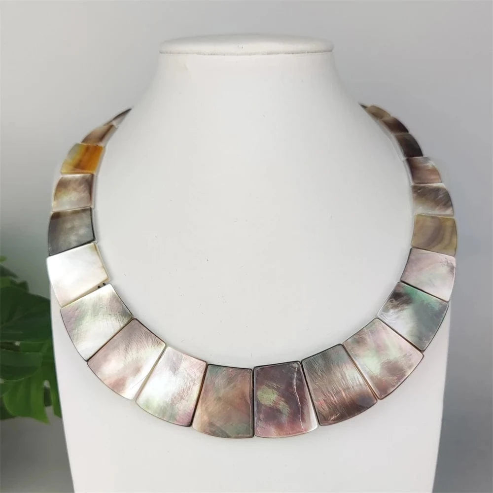 shell necklace / 16inches / Brown Trendy Hawaiian Jewelry Real Sea Shell Craved Mother Of Pearl Beads Necklace High Quality Unique Shell Choker Clavicle For Girl