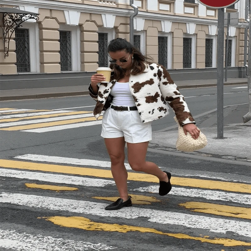 Street Leopard Print Women Short Jacket Elegant Lapel Button Long Flare Sleeve Female Outwear 2025 Autumn Lady Streetwear