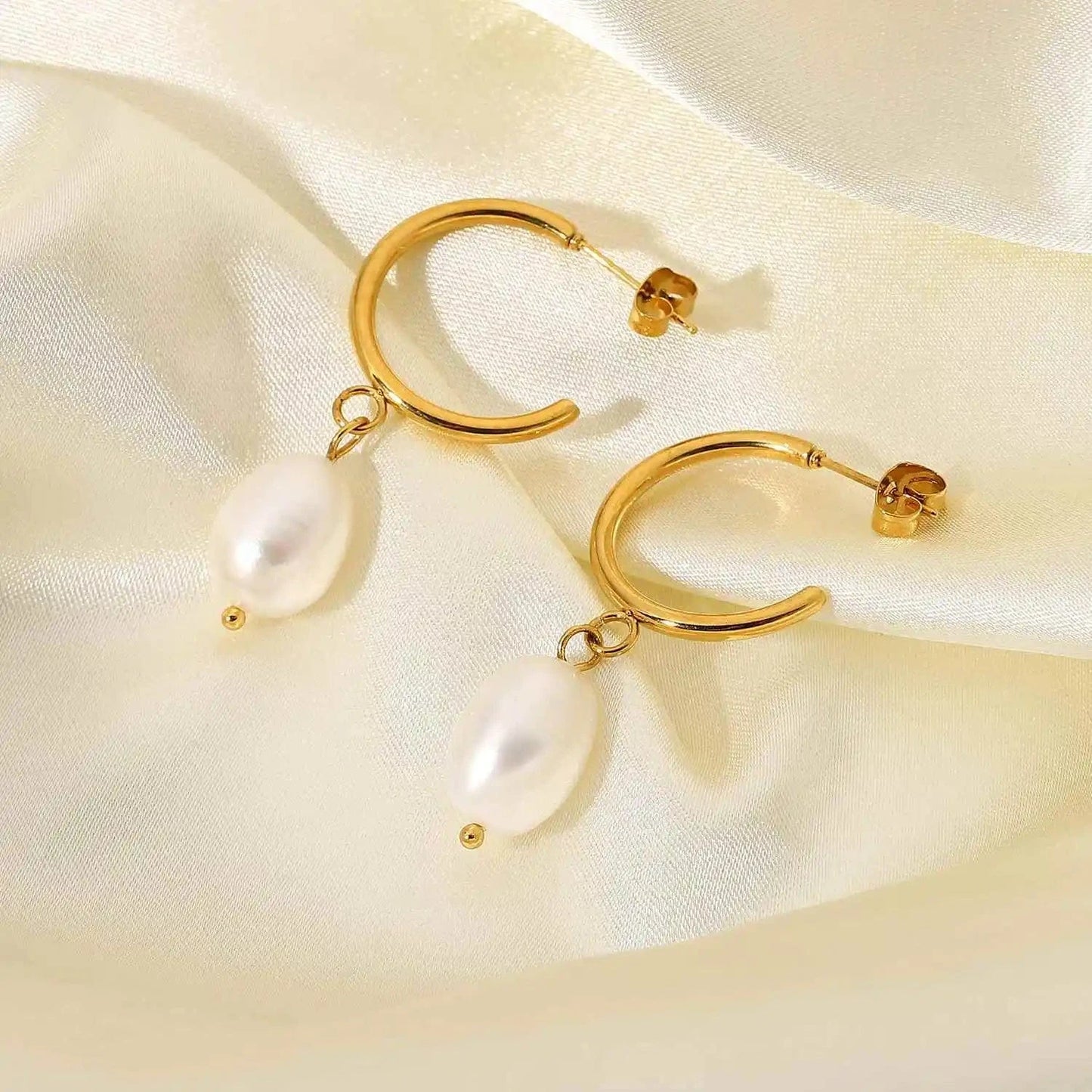 Trendy / E2180 E2180 18K Gold Planted Pearl CC Texture Hoop Earring Nontarnish Stainless Steel Pearl Hoop Earring for Women
