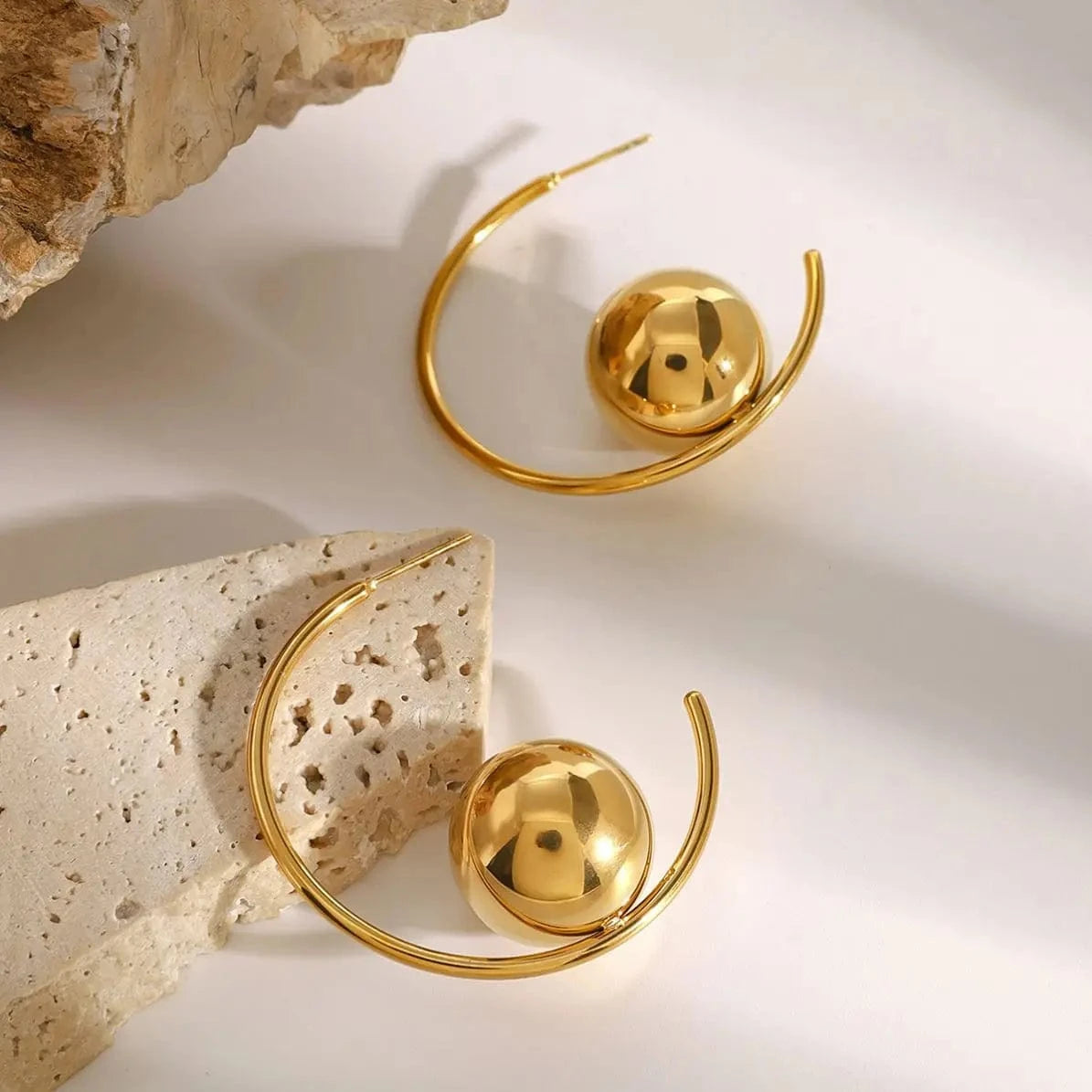 TRENDY / E2410 E2410 New 18k Gold Stainless Steel Minimalist Hollow Ball Earrings Chic Design for Everyday Wear