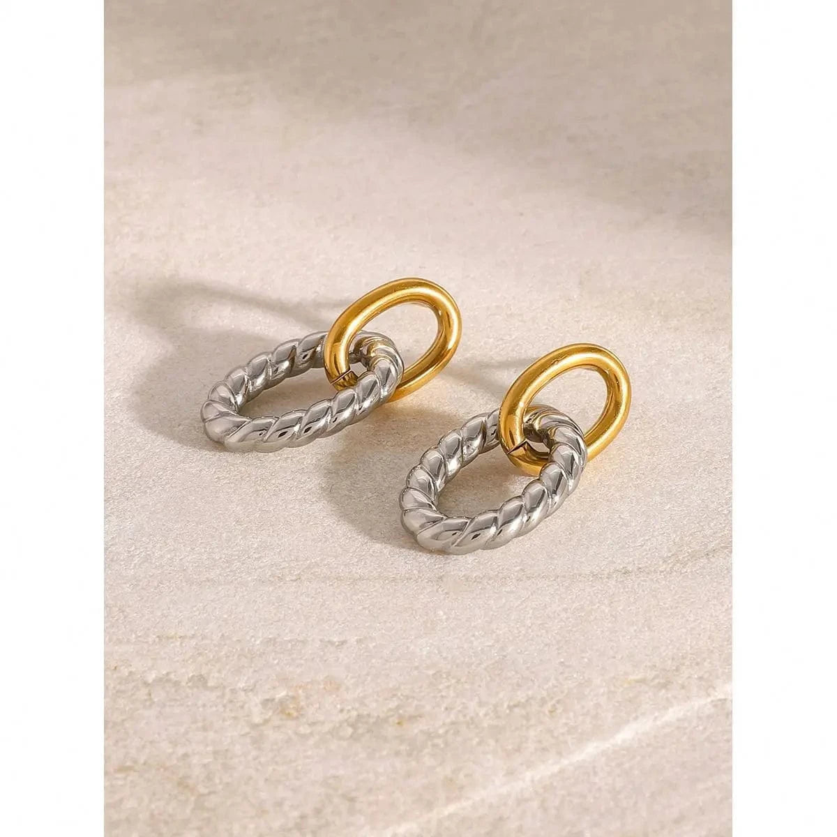Trendy / E2412 E2412 Unique Design 18k Gold Stainless Steel Gold and Silver Twisted Oval Hollow Circle Earrings