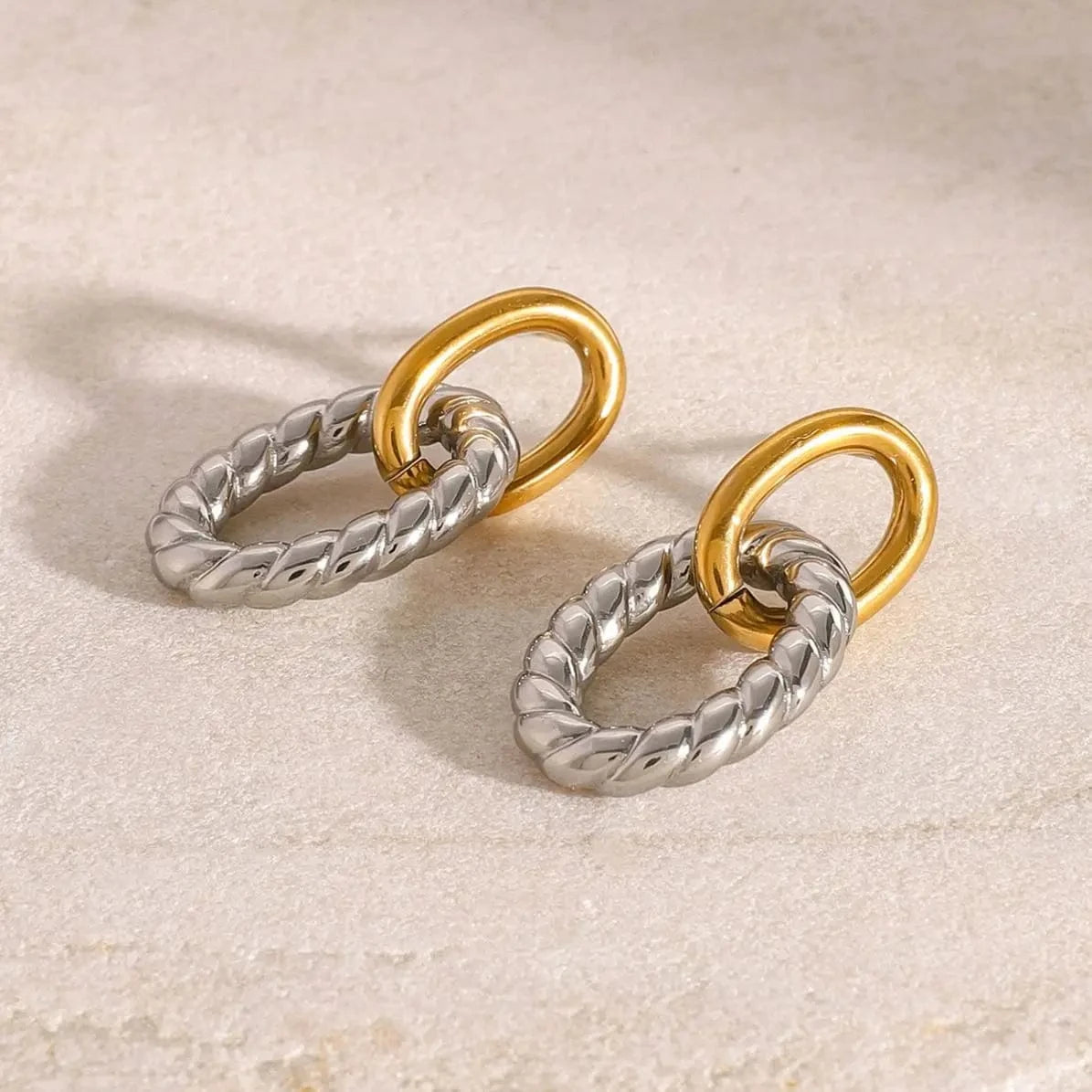 Trendy / E2412 E2412 Unique Design 18k Gold Stainless Steel Gold and Silver Twisted Oval Hollow Circle Earrings