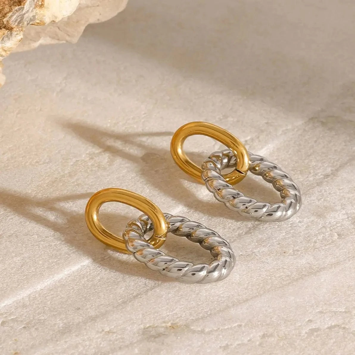 Trendy / E2412 E2412 Unique Design 18k Gold Stainless Steel Gold and Silver Twisted Oval Hollow Circle Earrings