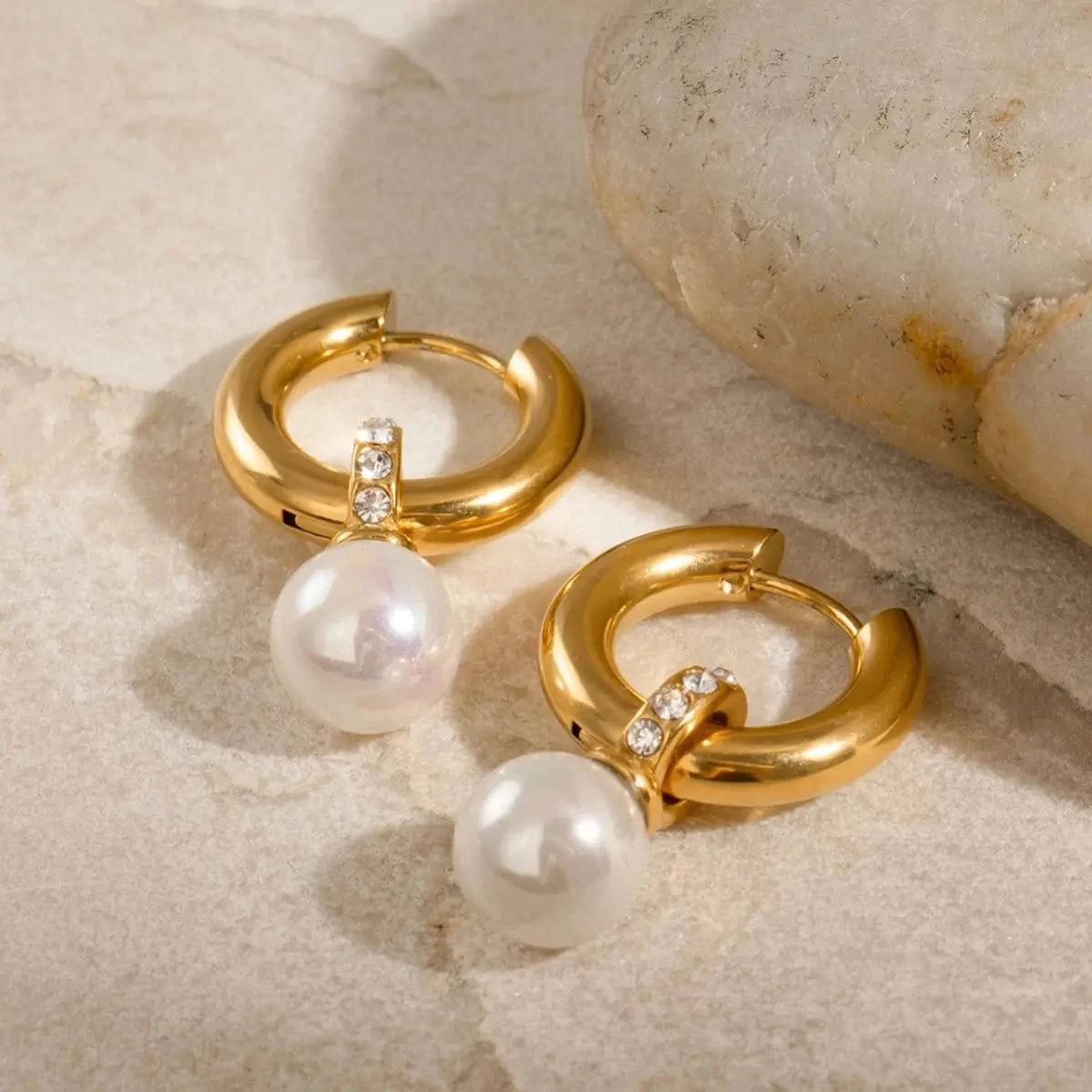 TRENDY / E2423 E2423 18k Gold Stainless Steel Full Circle White Zirconia Hoop Earrings Shell Pearl Elegant Fashion Accessory