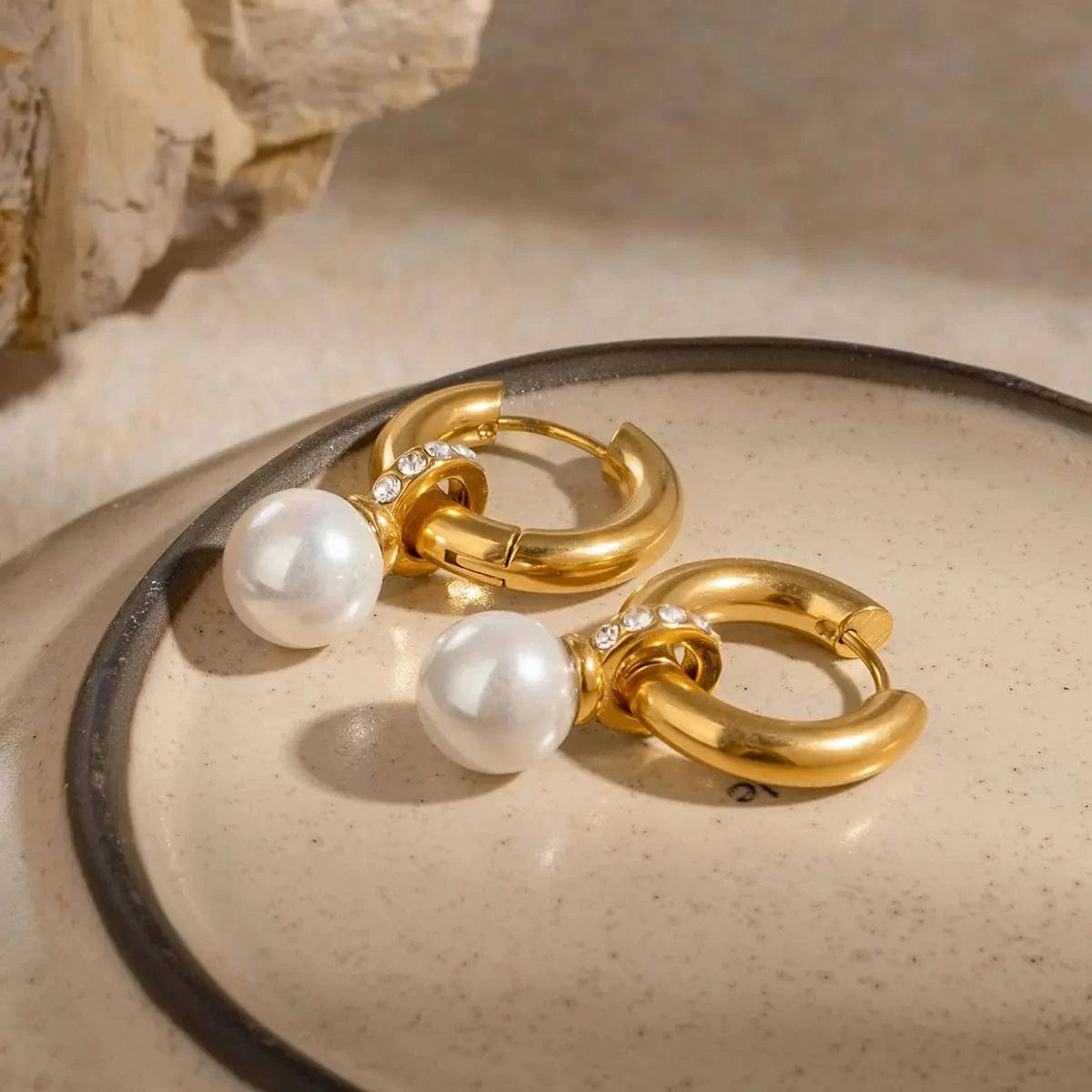 TRENDY / E2423 E2423 18k Gold Stainless Steel Full Circle White Zirconia Hoop Earrings Shell Pearl Elegant Fashion Accessory