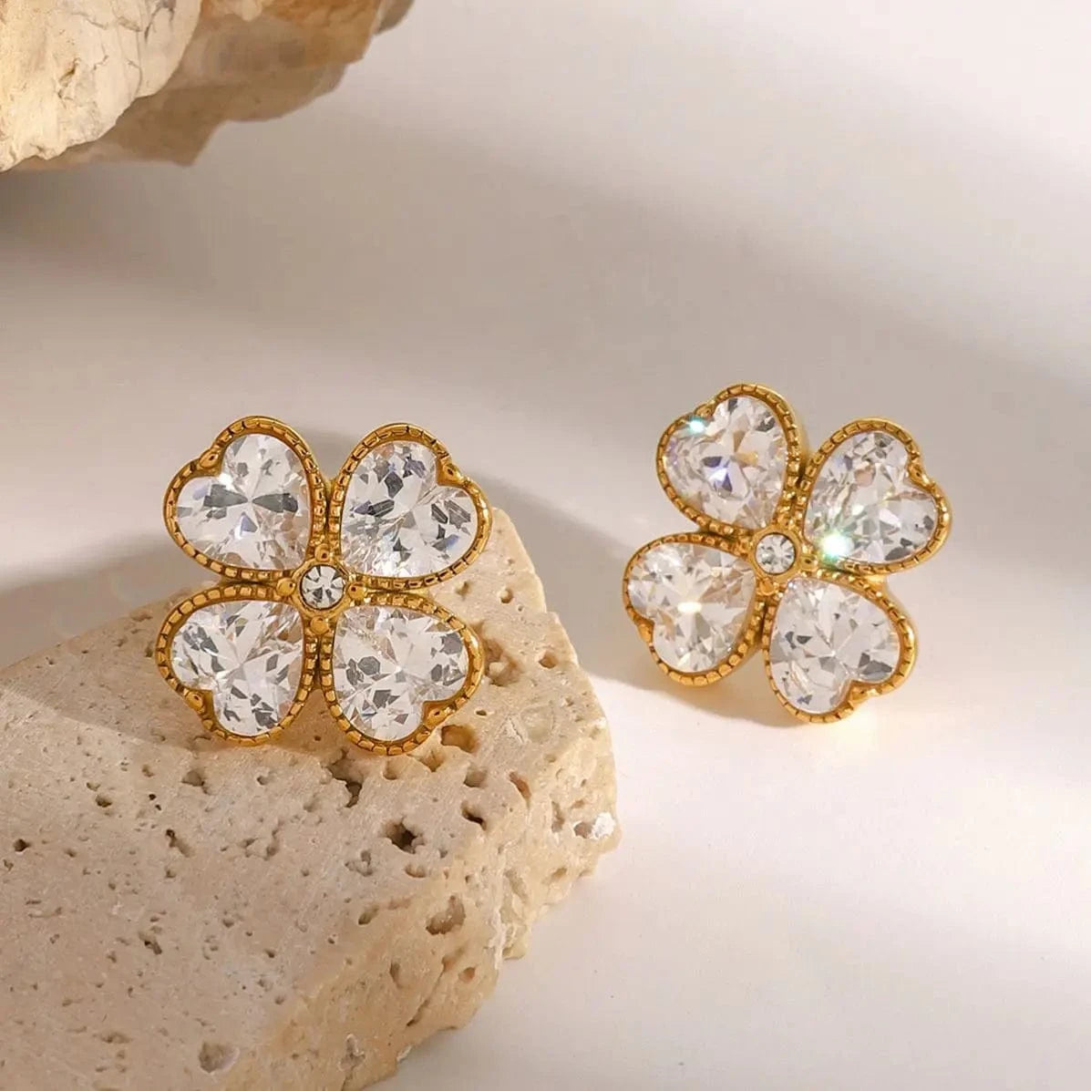 trendy / E2446 E2446 Designer Jewelry Stainless Steel Gold Plated Earrings Women White Zircon Four-leaf Clover Heart Earrings