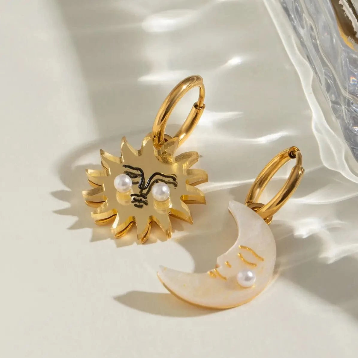 trendy / E2448 E2448 18k Gold Stainless Steel Sun Moon Bead Shell Pearl White Shell Hoop Earrings Unique Stylish Design For Daily Wearing