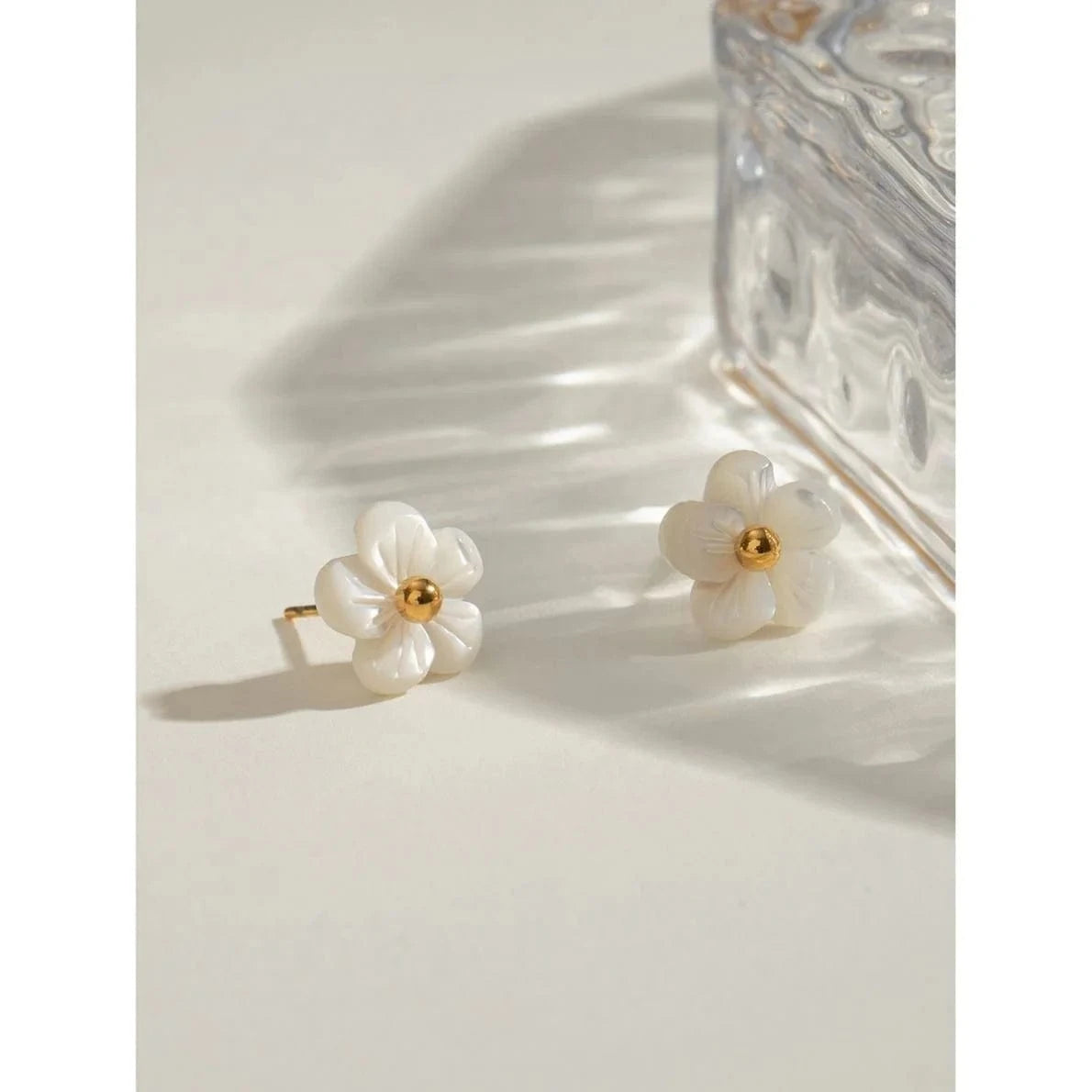 Trendy / E2517 E2517 White Shell Flower Earrings with Steel Beads 18k Gold Plated Stainless Steel Unique Design