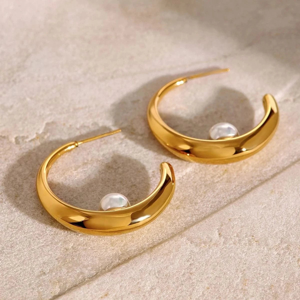 Trendy / E2522 E2522 Low Key Luxury Stainless Steel 18K Gold Plated Earrings CC Polished Earrings With Shell Pearl