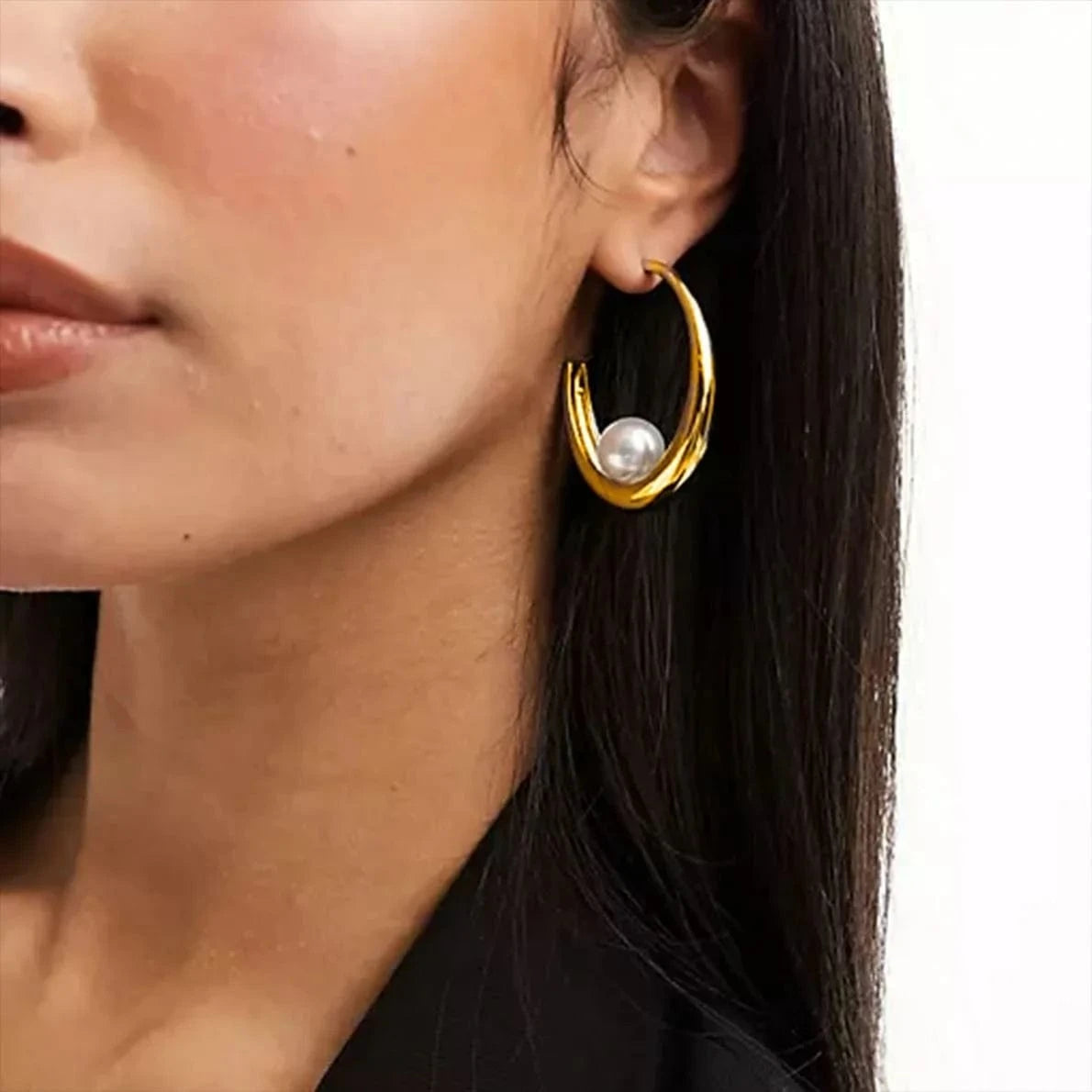 Trendy / E2522 E2522 Low Key Luxury Stainless Steel 18K Gold Plated Earrings CC Polished Earrings With Shell Pearl