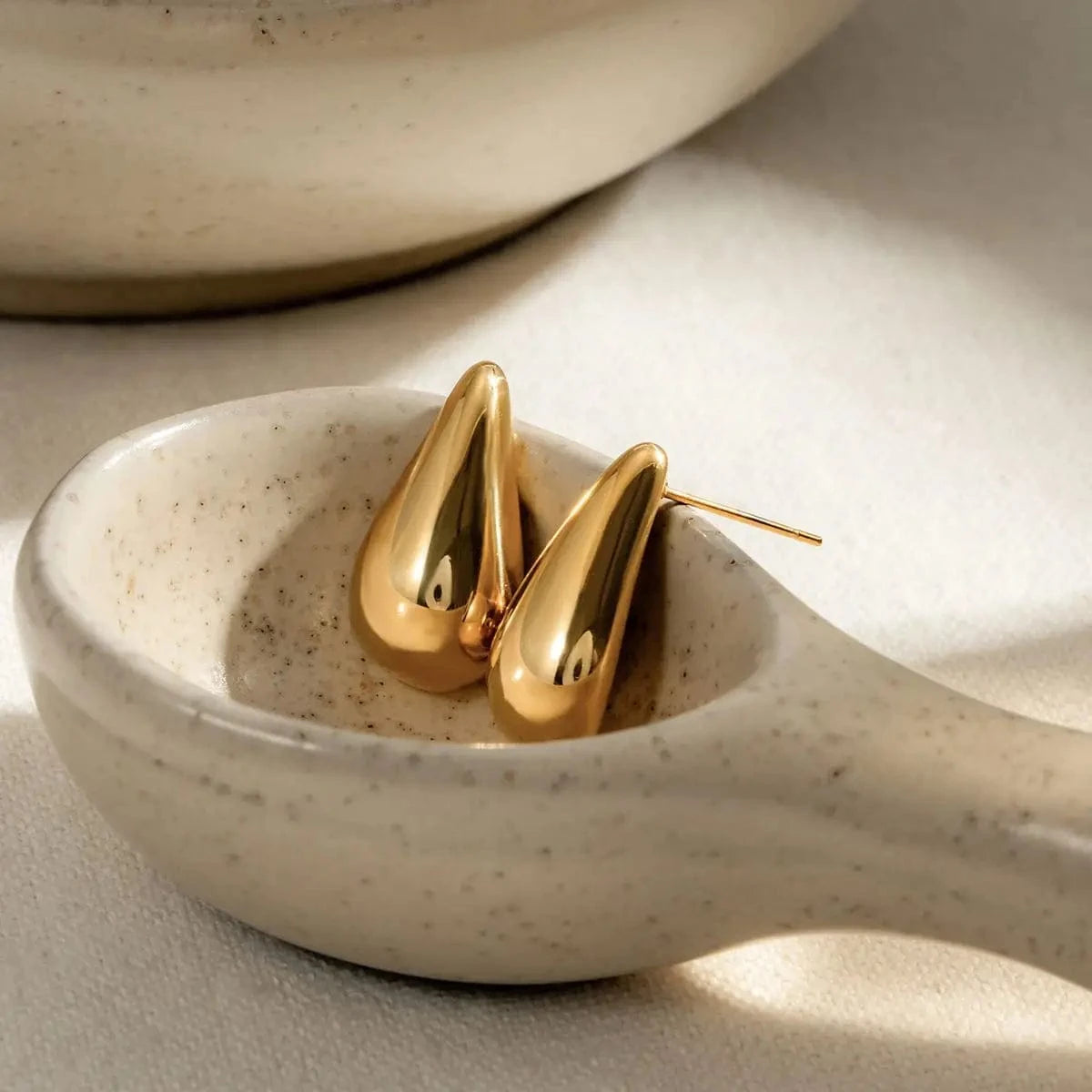 Trendy / E2670 E2670 18K Gold Plated Stainless Steel Smooth Drop-shaped Earrings