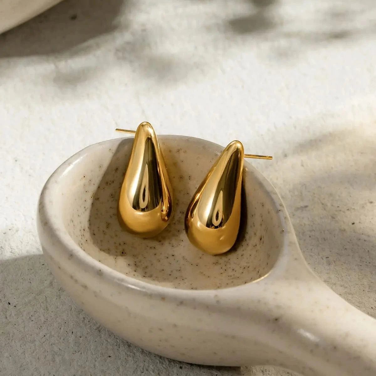 Trendy / E2670 E2670 18K Gold Plated Stainless Steel Smooth Drop-shaped Earrings