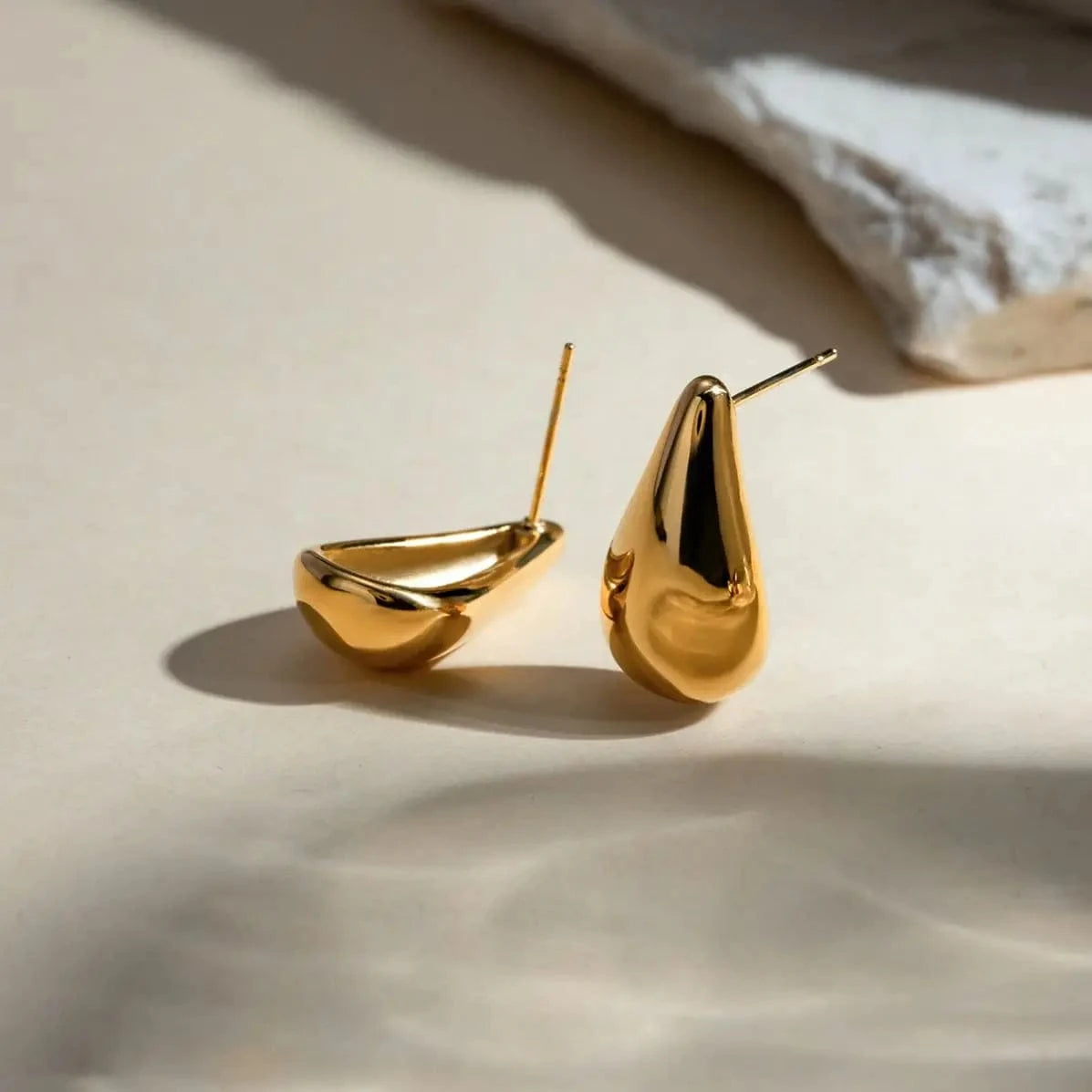 Trendy / E2670 E2670 18K Gold Plated Stainless Steel Smooth Drop-shaped Earrings