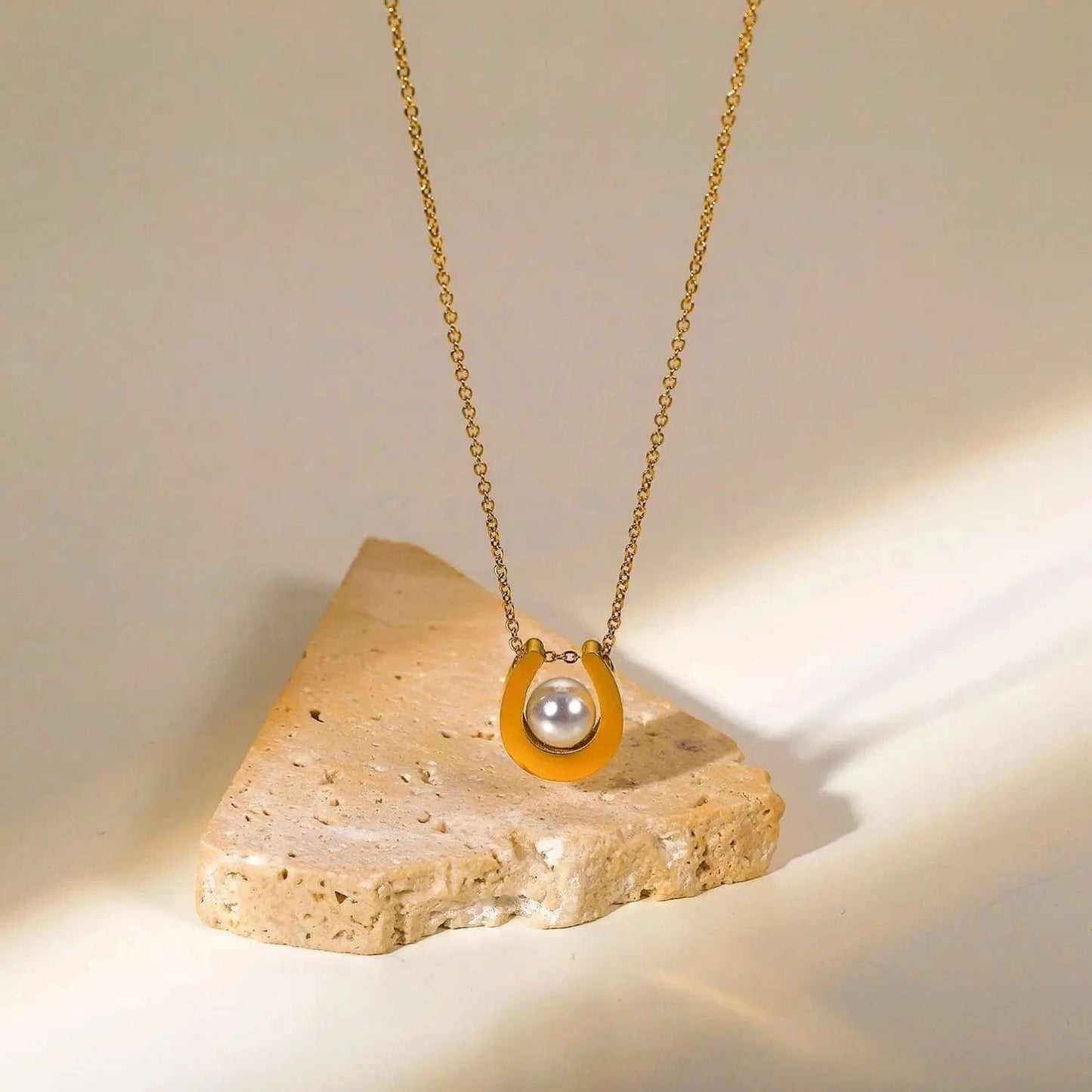 Waterproof / 18inches / N2458 N2458 18K Gold Plated Link Chain Pearl Pendant Necklace Gift Stainless Steel U Shaped Pearl Round Pearl Necklace for Women