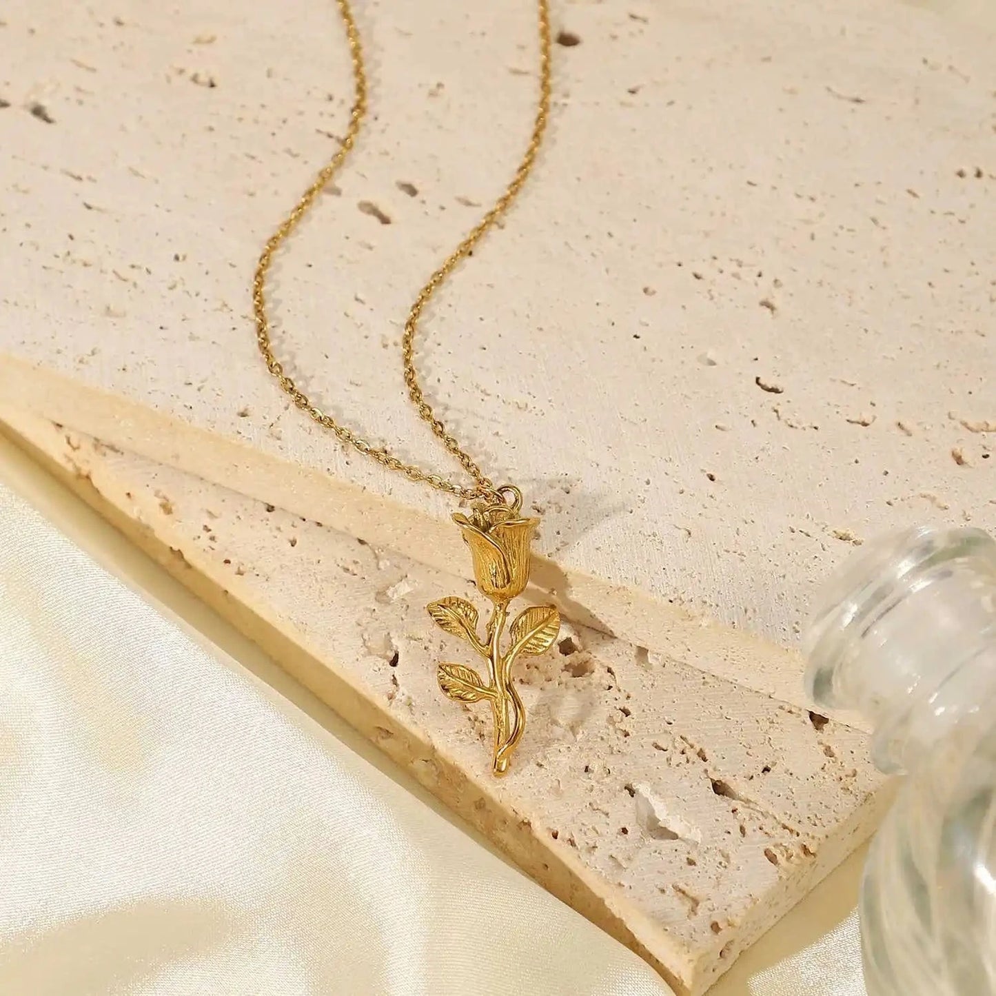 Waterproof / 18inches / N2463 N2463 14K Gold Plated Stainless Steel Figaro Chain Necklace For Women three-dimensional Rose Pendant Necklace
