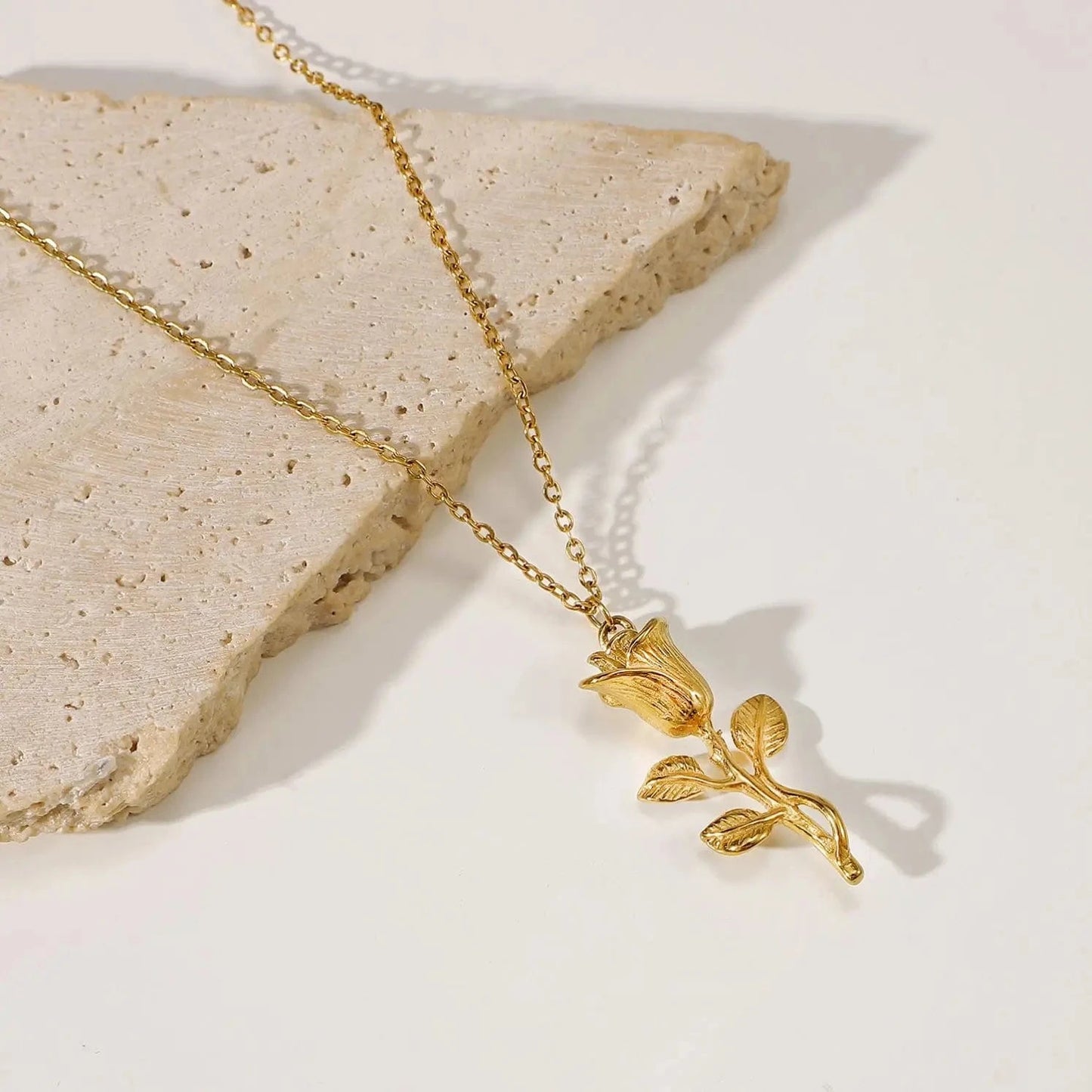 Waterproof / 18inches / N2463 N2463 14K Gold Plated Stainless Steel Figaro Chain Necklace For Women three-dimensional Rose Pendant Necklace