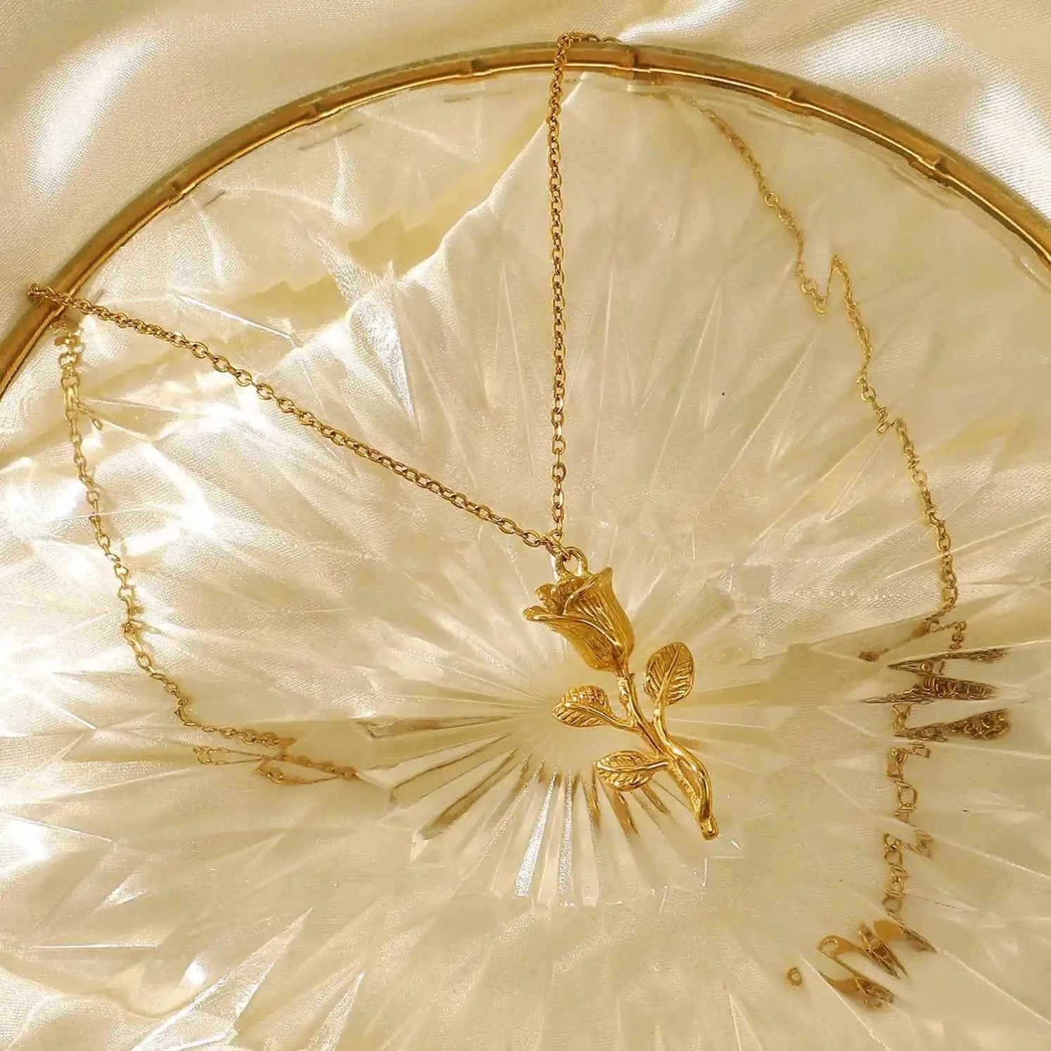 Waterproof / 18inches / N2463 N2463 14K Gold Plated Stainless Steel Figaro Chain Necklace For Women three-dimensional Rose Pendant Necklace