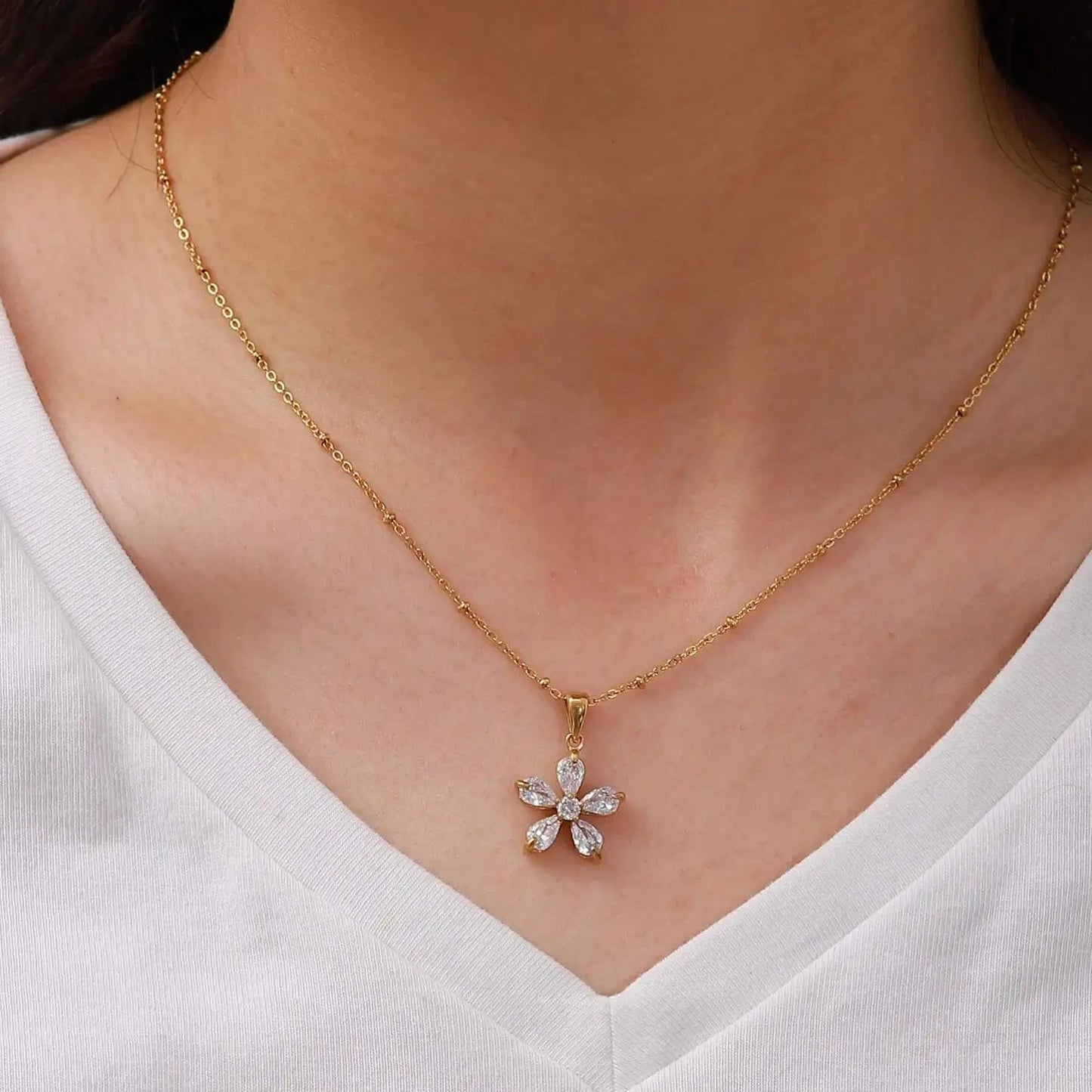 Waterproof / N2495 N2495 18K Plated Stainless Steel Gift 16mm white Cubic Zirconia five-petal flower pendant necklace