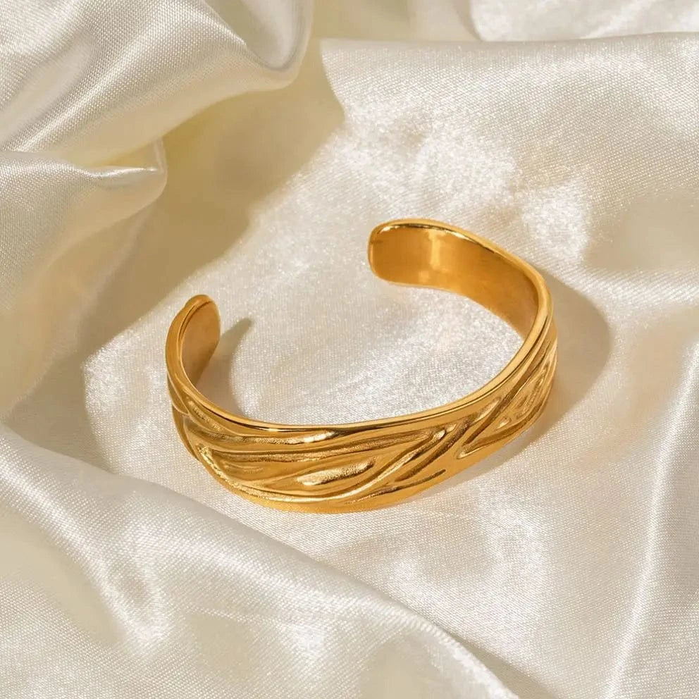 Waterproof / Picture / BG899 BG899 Waterproof 18k Gold Plated Stainless Steel Jewelry Party Gift Wide Opening Texture Bangles for Women