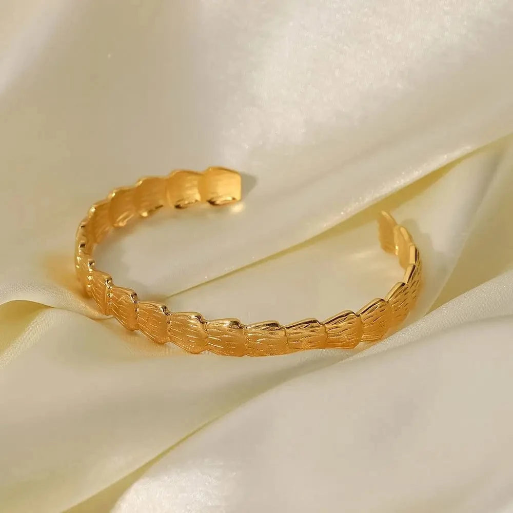 Waterproof / Picture / BG909 BG909 New Trendy Stainless Steel 18K Gold plated Fashion Jewelry Shell Shape Opening Bangles For Women