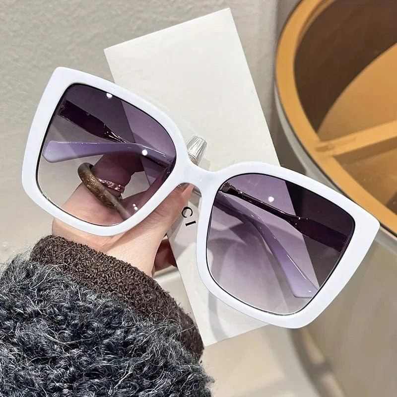 White 1pc Women's Large Square Frame Fashion Sunglasses - Stylish Gradient Purple Lens with Tortoiseshell Pattern