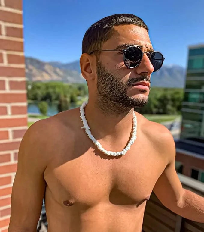 White HOYON White Puka Shell Necklace Hawaiian Seashell Necklace for Men VSCO Girl Beach Necklaces for Women Beachy Beaded