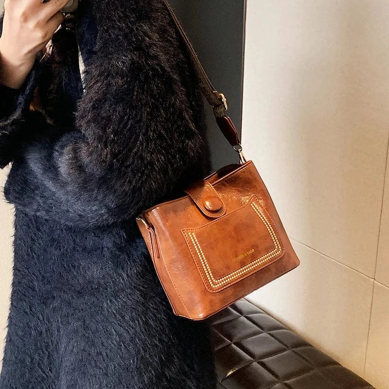 Wholesale New Fashion Bucket handbags 2024 Light Lady Wide Shoulder Strip Bags Lady Design Purses For Women