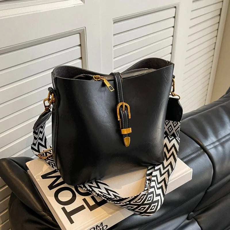 Wholesale New Fashion Retro Handbags 2024 Light Lady Bucket Bags Lady Design Purses For Woman
