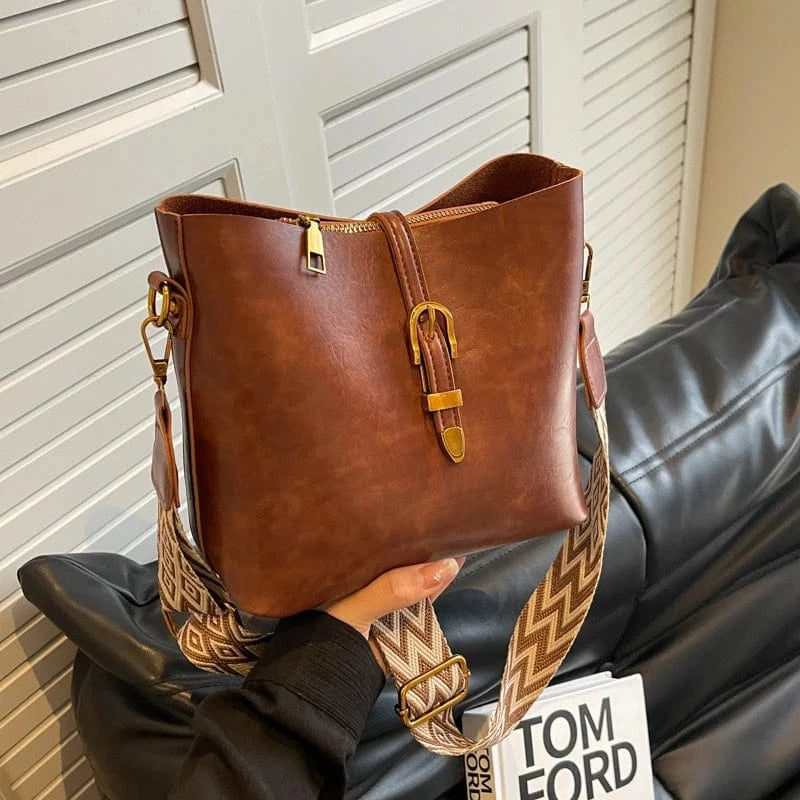 Wholesale New Fashion Retro Handbags 2024 Light Lady Bucket Bags Lady Design Purses For Woman