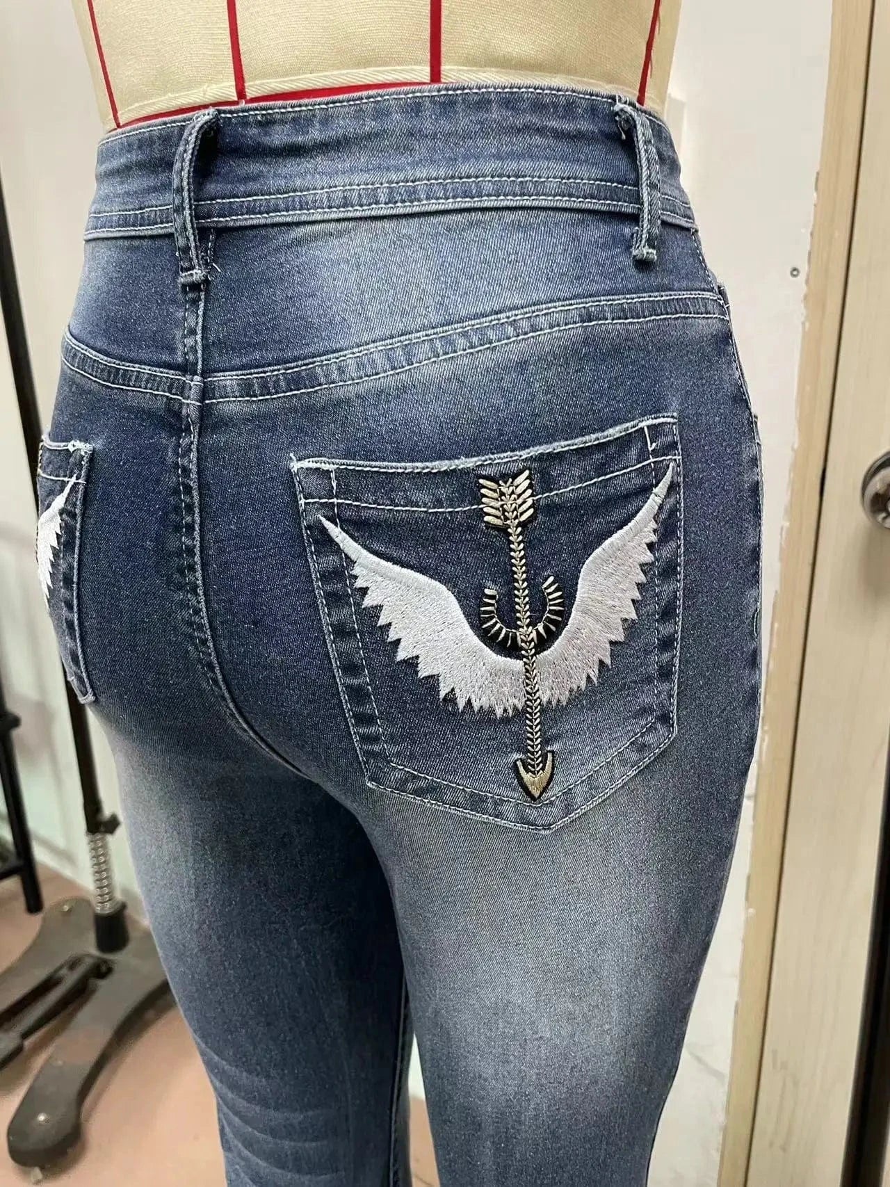 Women Embroidery Pockets Distressed Jeans Mid Waist Stretch Slim Fit Pants Vintage Denim Trousers Autumn Female Streetwear