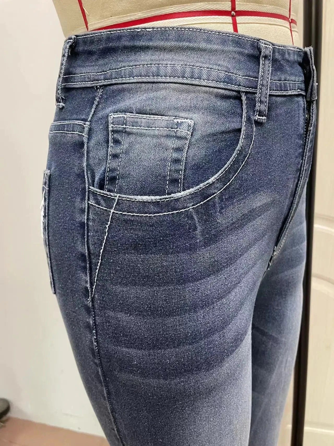 Women Embroidery Pockets Distressed Jeans Mid Waist Stretch Slim Fit Pants Vintage Denim Trousers Autumn Female Streetwear