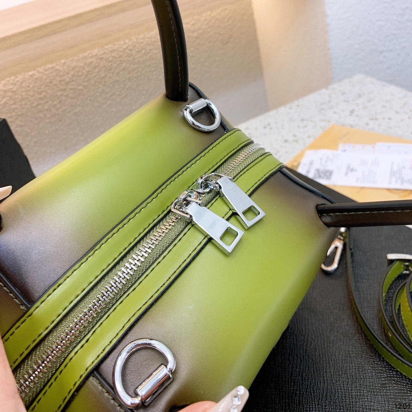 2022 Fashion Medium Top Quality Leather Women's Tote Bags High Quality Newest Shoulder Handbag